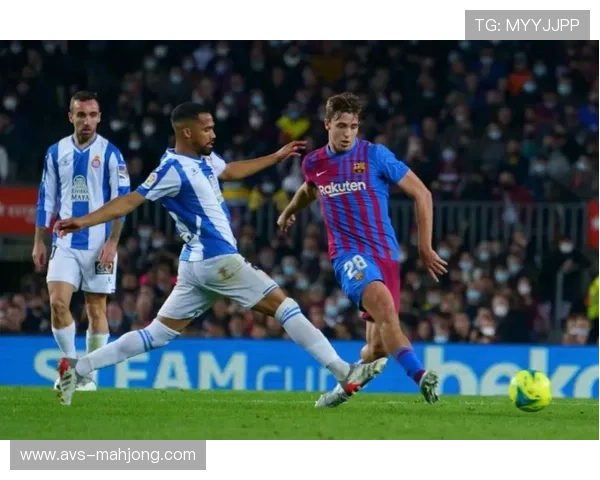 “朗斯客场挑战斯特拉斯堡，积分榜领头羊防线受考验”