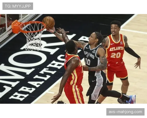 “传言:老鹰可能探索交易特雷·杨,马刺与湖人被提及为潜在下家”